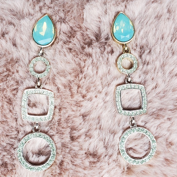 ♻️DONATED ♻️ 💄TAKE IT SALE💋🥂MMCrystal  tear drop earrings - Picture 1 of 4